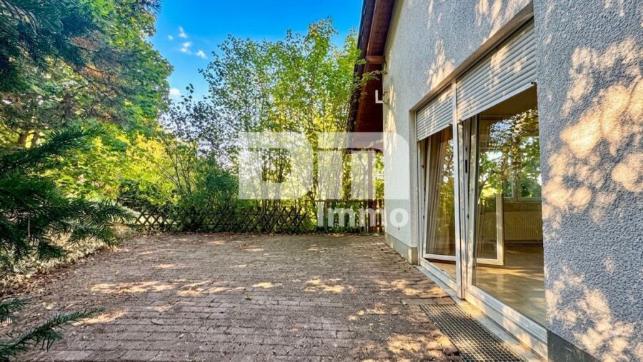 Moderner Wohntraum in ruhiger, naturnaher Sackgassenendlage mit Panoramablick über die Stadt - EG Terrasse